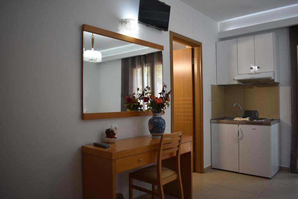 Hotel Ritsa Kamena Vourla Bagian luar foto